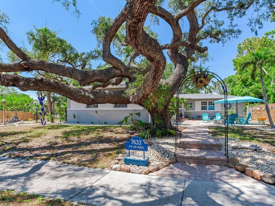 Active With Contract: $599,900 (3 beds, 2 baths, 2152 Square Feet)