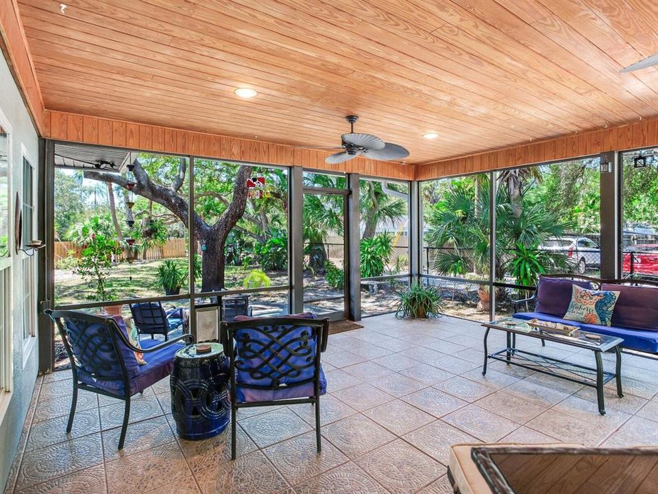 Spacious screened in Lanai