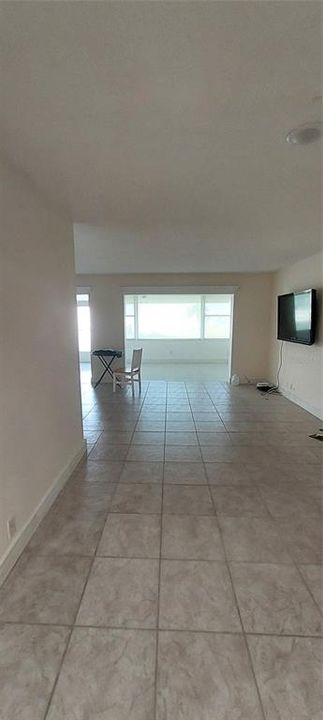 For Rent: $2,200 (1 beds, 1 baths, 830 Square Feet)