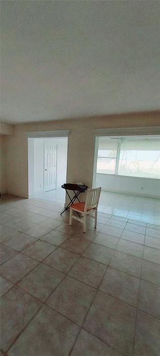 For Rent: $2,200 (1 beds, 1 baths, 830 Square Feet)