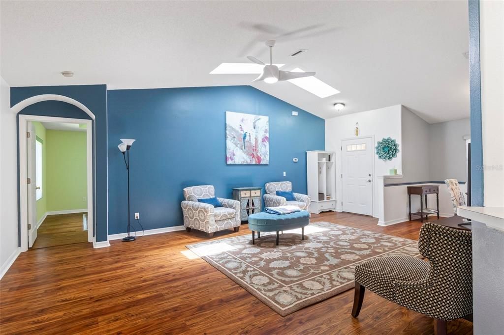 Active With Contract: $325,000 (3 beds, 2 baths, 1622 Square Feet)