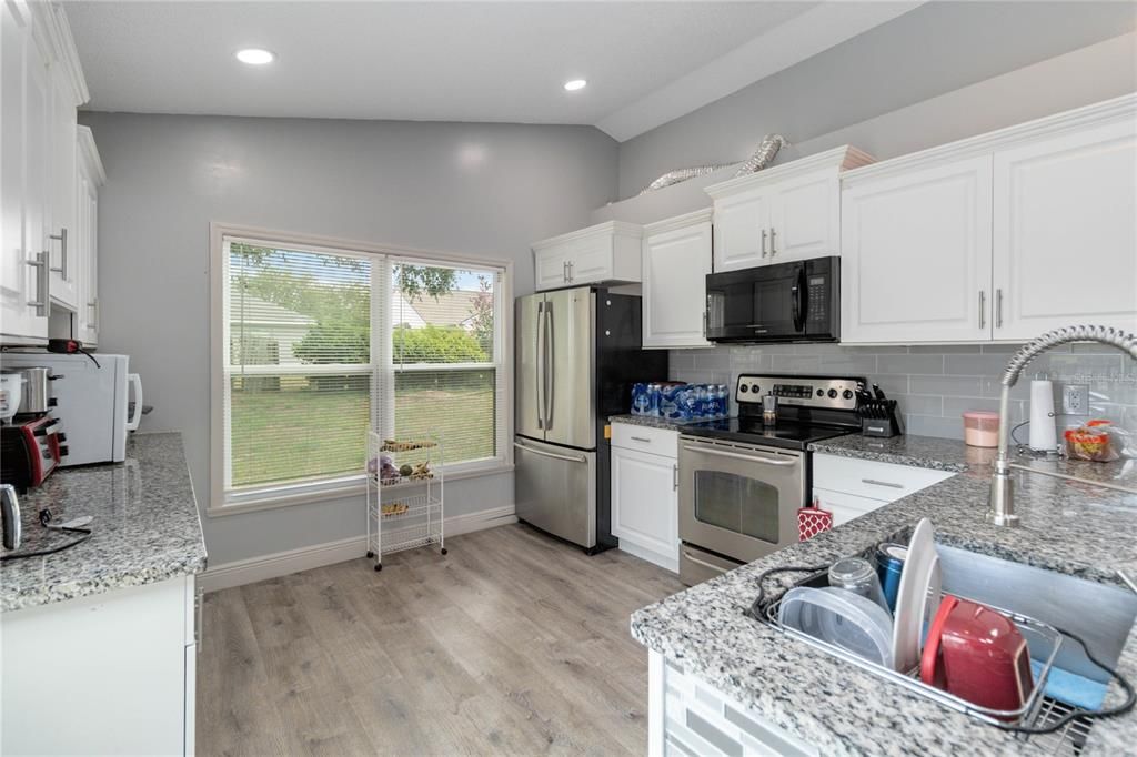 Active With Contract: $369,000 (3 beds, 2 baths, 1484 Square Feet)