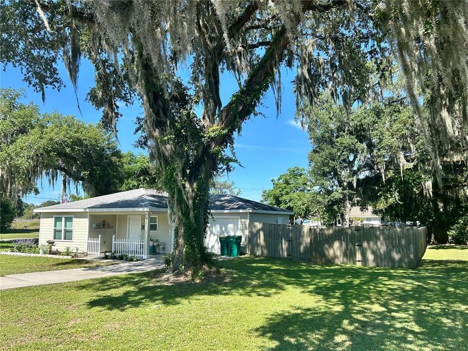 Active With Contract: $254,900 (3 beds, 2 baths, 1302 Square Feet)