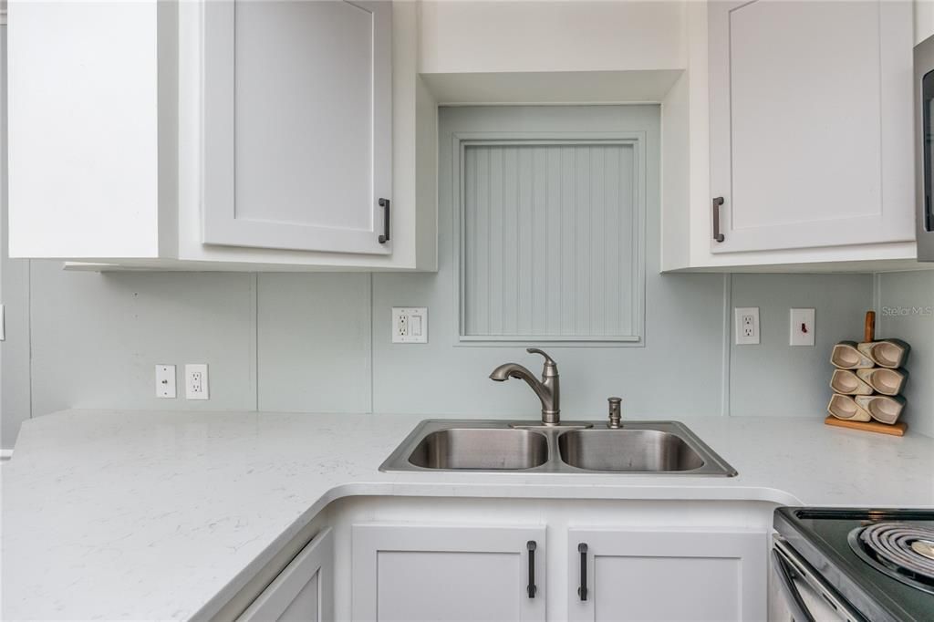 Active With Contract: $180,000 (1 beds, 1 baths, 505 Square Feet)