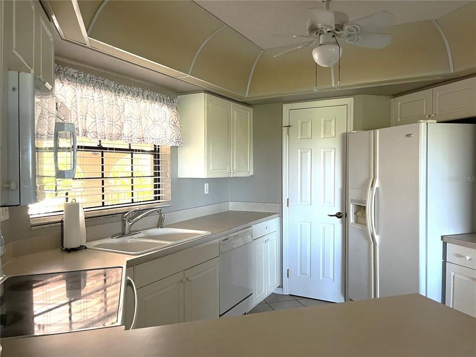 For Sale: $169,000 (2 beds, 2 baths, 1405 Square Feet)