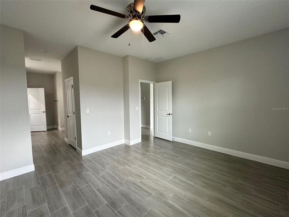 For Sale: $349,900 (4 beds, 2 baths, 1828 Square Feet)