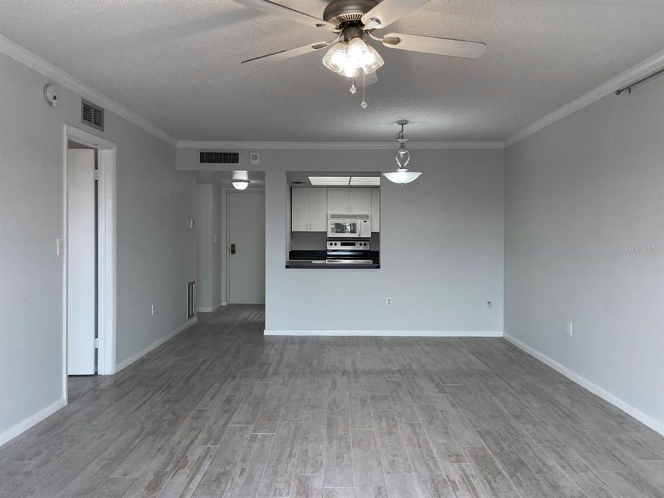 For Rent: $1,725 (1 beds, 1 baths, 745 Square Feet)