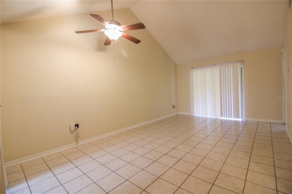 Active With Contract: $1,450 (2 beds, 2 baths, 891 Square Feet)