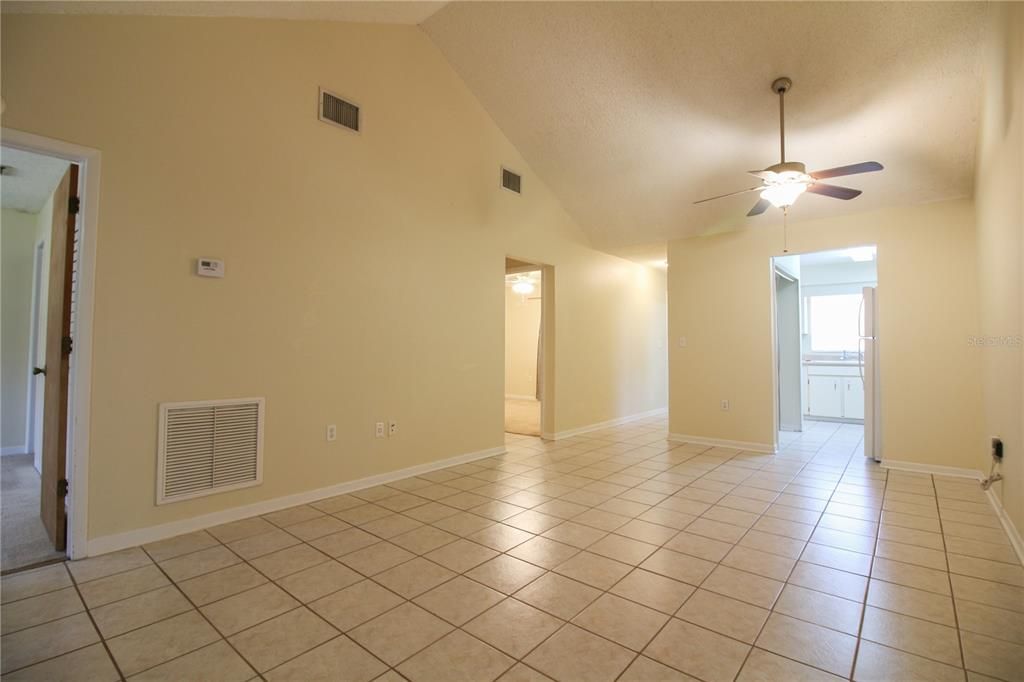 Active With Contract: $1,450 (2 beds, 2 baths, 891 Square Feet)