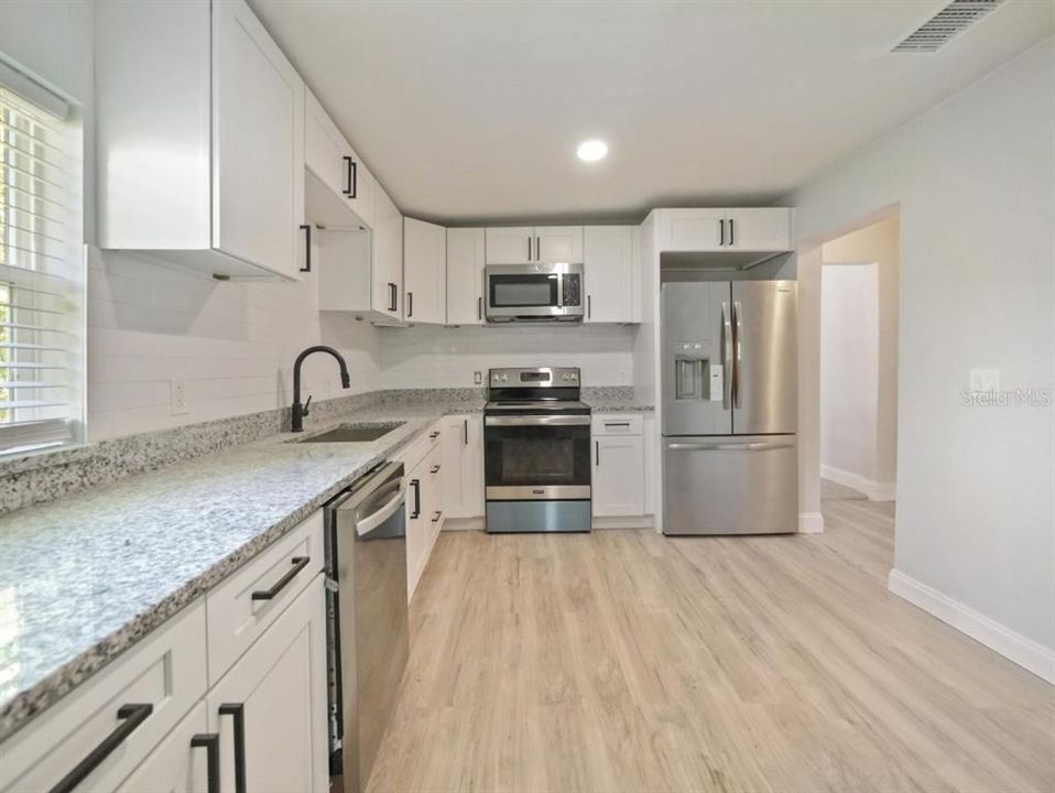 For Sale: $234,999 (2 beds, 2 baths, 1040 Square Feet)