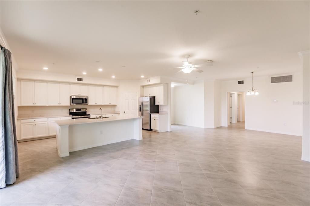 Active With Contract: $399,900 (3 beds, 2 baths, 1871 Square Feet)