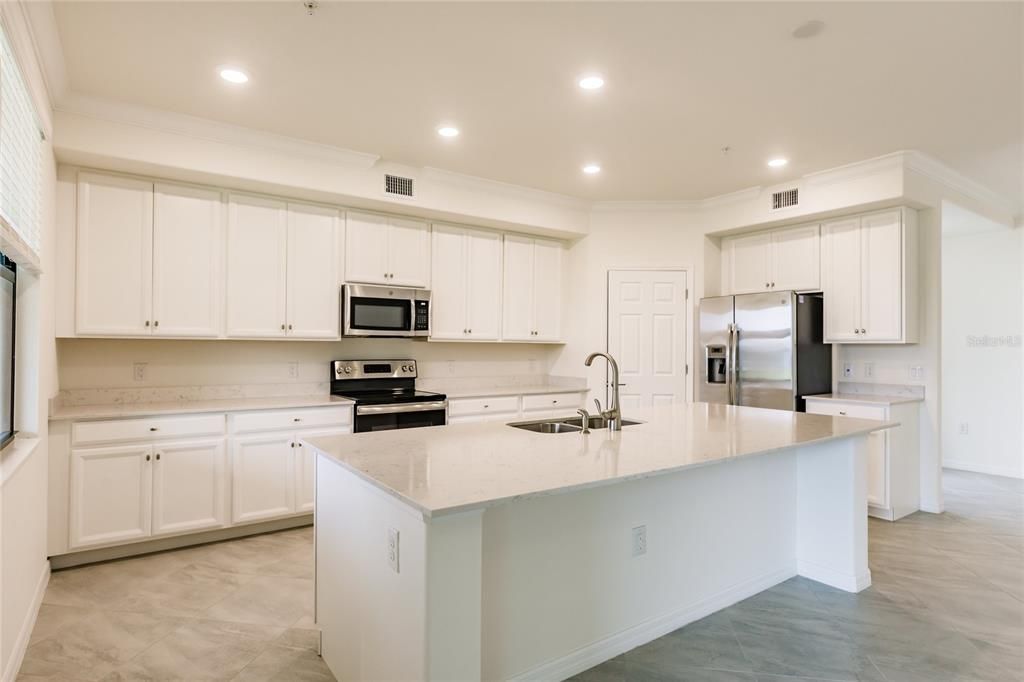 Active With Contract: $399,900 (3 beds, 2 baths, 1871 Square Feet)