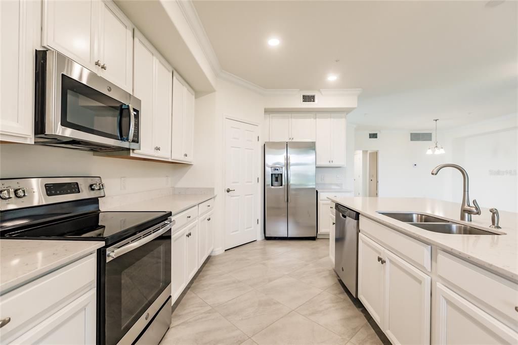 Active With Contract: $399,900 (3 beds, 2 baths, 1871 Square Feet)