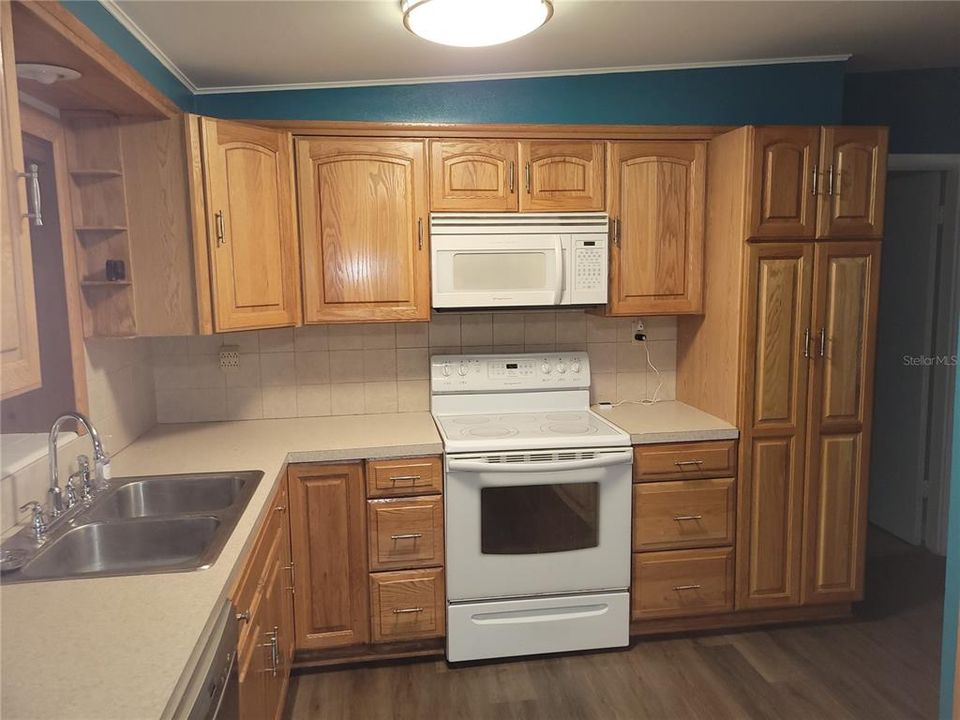 For Sale: $309,900 (3 beds, 2 baths, 1834 Square Feet)