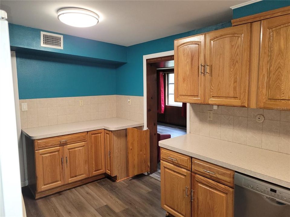 For Sale: $309,900 (3 beds, 2 baths, 1834 Square Feet)