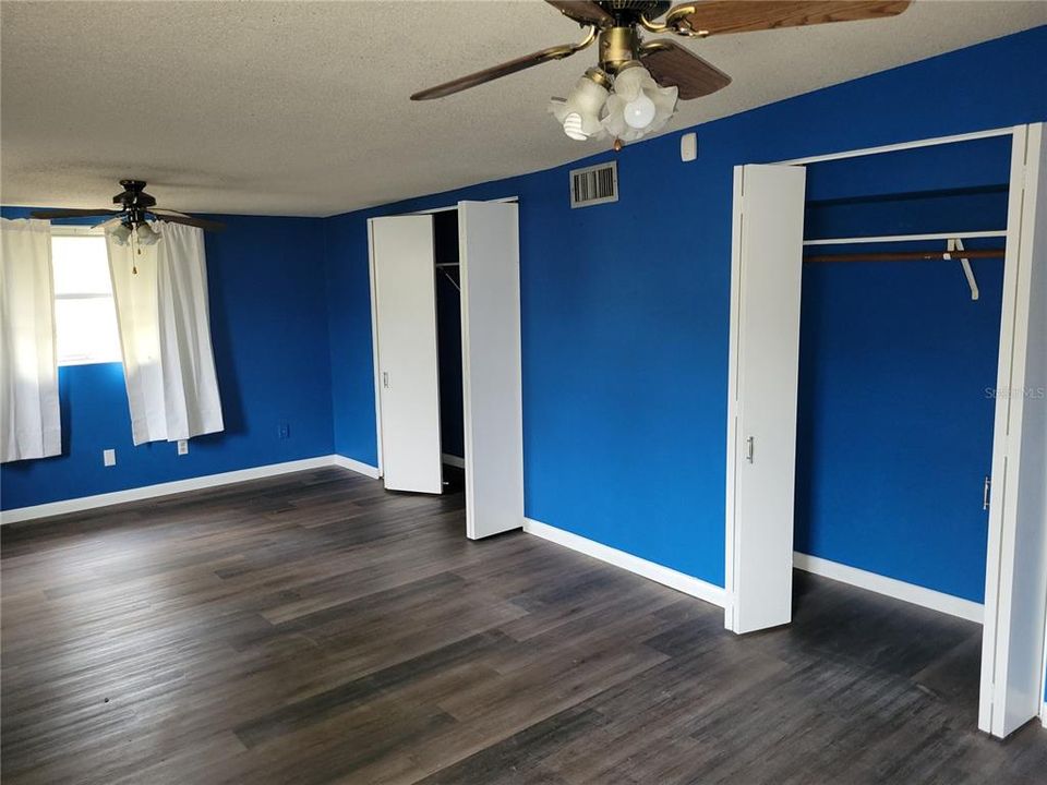 For Sale: $309,900 (3 beds, 2 baths, 1834 Square Feet)