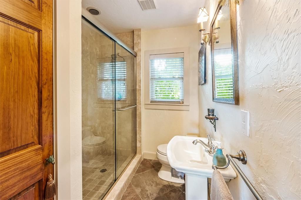 Recently Sold: $3,750,000 (3 beds, 2 baths, 2551 Square Feet)