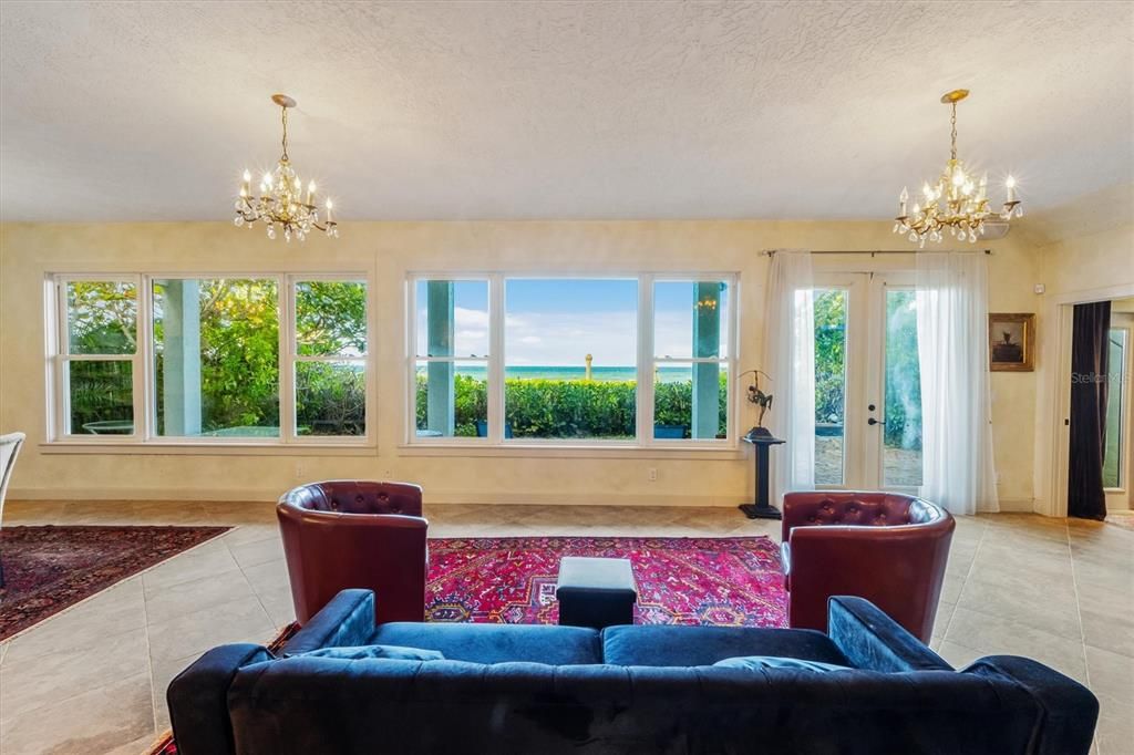 Recently Sold: $3,750,000 (3 beds, 2 baths, 2551 Square Feet)