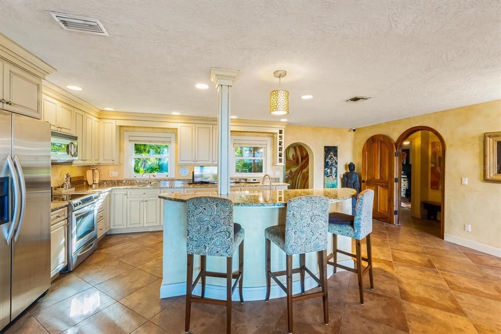 Recently Sold: $3,750,000 (3 beds, 2 baths, 2551 Square Feet)