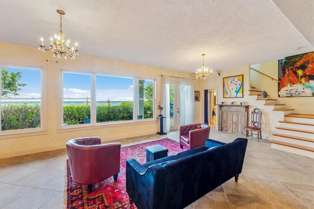 Recently Sold: $3,750,000 (3 beds, 2 baths, 2551 Square Feet)