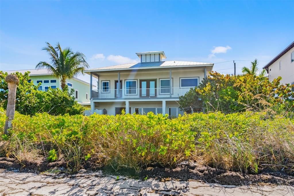 Recently Sold: $3,750,000 (3 beds, 2 baths, 2551 Square Feet)