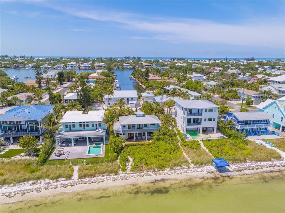 Recently Sold: $3,750,000 (3 beds, 2 baths, 2551 Square Feet)