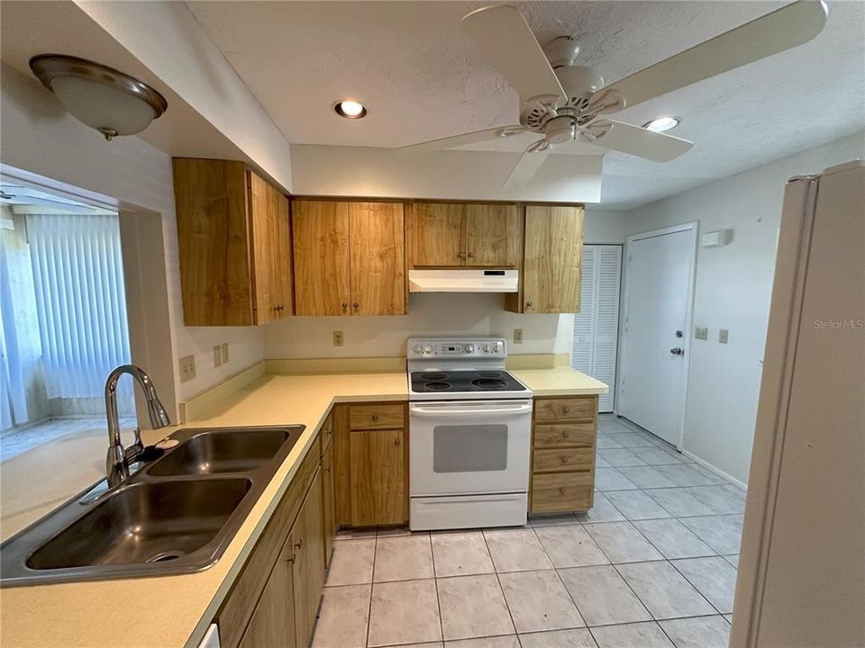 Active With Contract: $1,750 (2 beds, 2 baths, 1566 Square Feet)