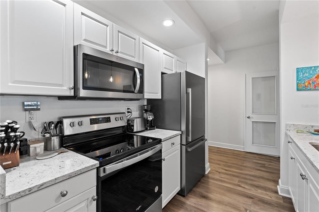 Active With Contract: $490,000 (2 beds, 2 baths, 1636 Square Feet)