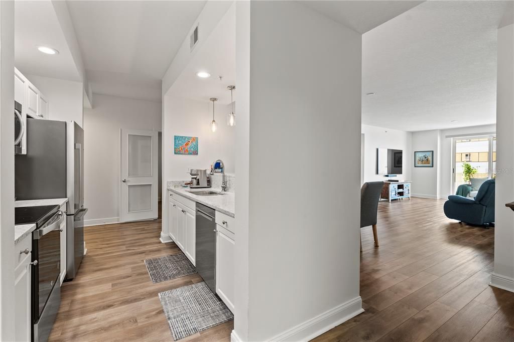 Active With Contract: $490,000 (2 beds, 2 baths, 1636 Square Feet)