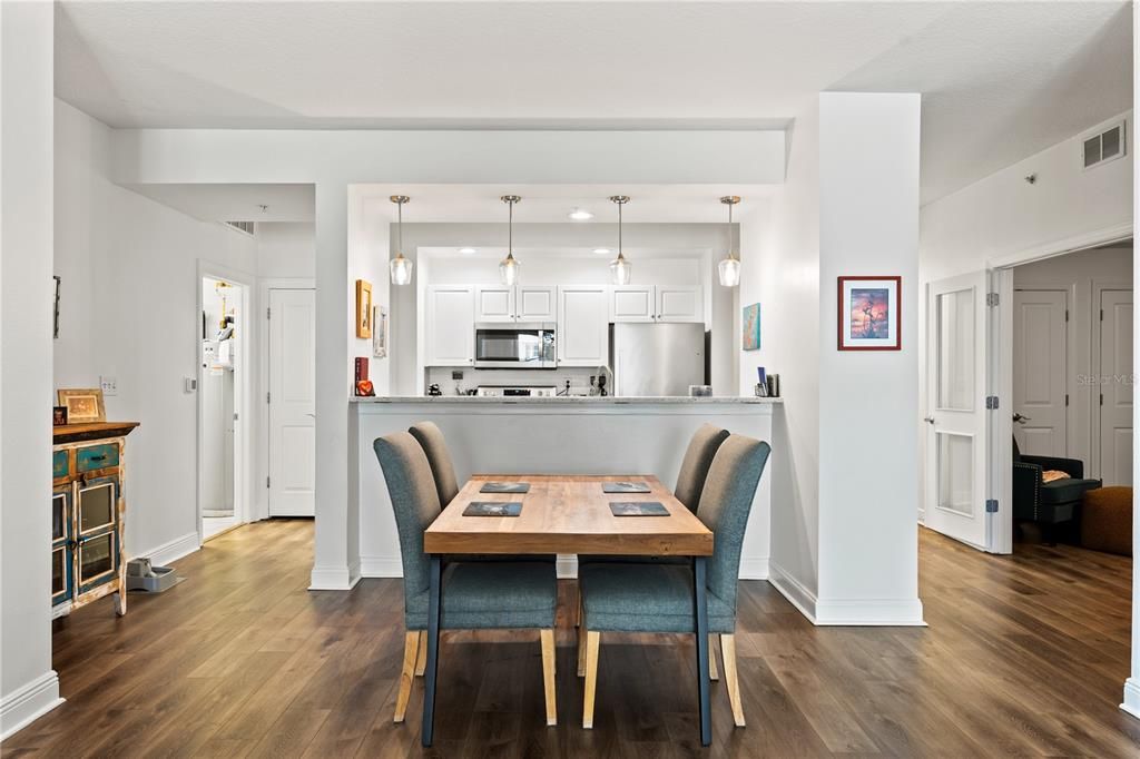 Active With Contract: $490,000 (2 beds, 2 baths, 1636 Square Feet)