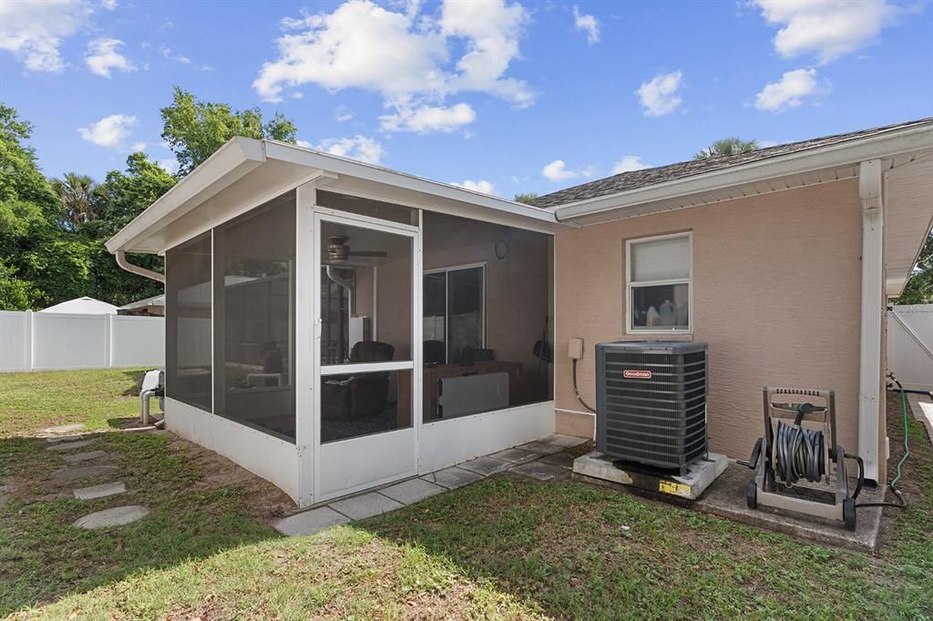 For Sale: $349,000 (3 beds, 2 baths, 1129 Square Feet)