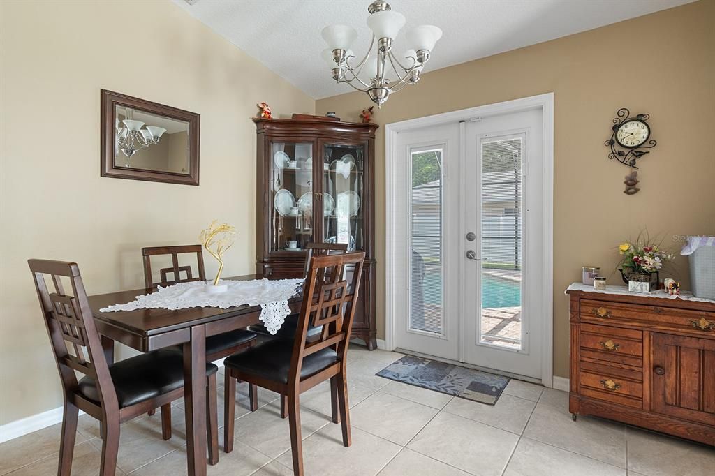 For Sale: $349,000 (3 beds, 2 baths, 1129 Square Feet)