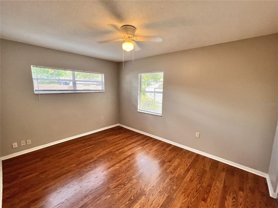 Active With Contract: $1,749 (2 beds, 1 baths, 800 Square Feet)