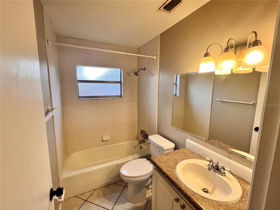 Active With Contract: $1,749 (2 beds, 1 baths, 800 Square Feet)