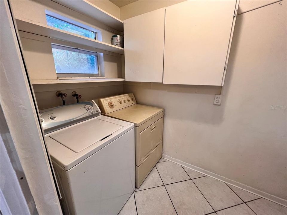 Active With Contract: $1,749 (2 beds, 1 baths, 800 Square Feet)