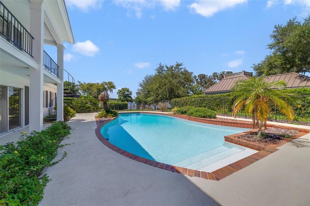 Recently Sold: $2,150,000 (5 beds, 2 baths, 3119 Square Feet)