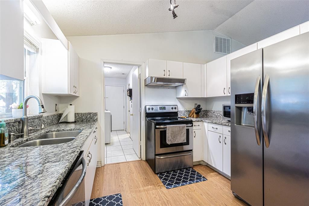 Active With Contract: $274,900 (3 beds, 2 baths, 1056 Square Feet)