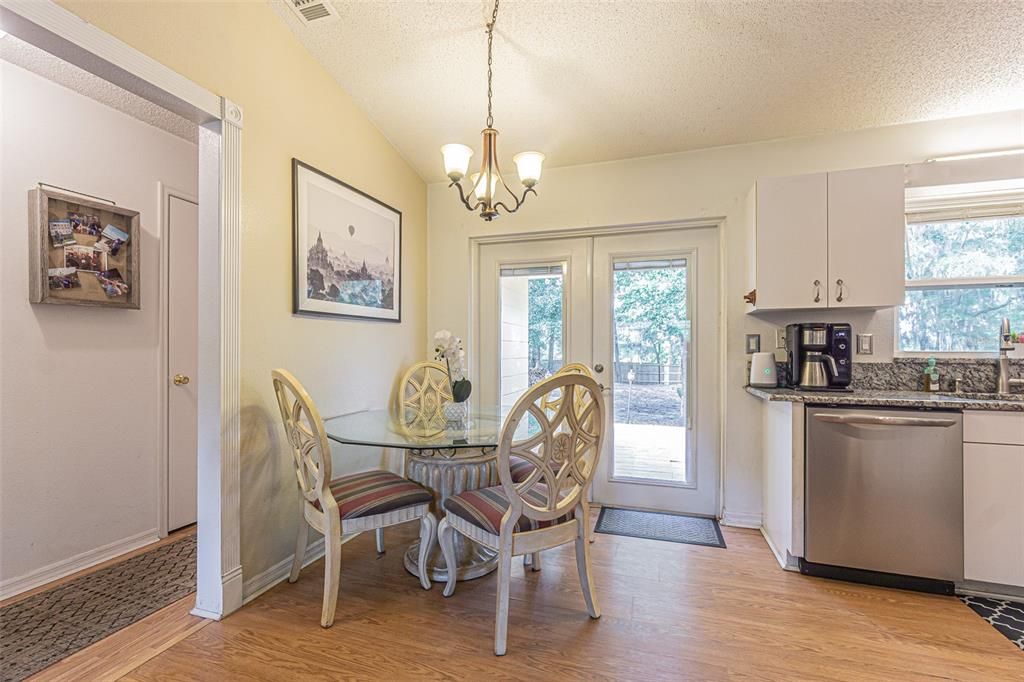 Active With Contract: $274,900 (3 beds, 2 baths, 1056 Square Feet)