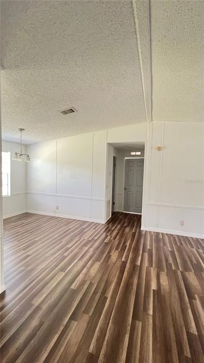 Active With Contract: $205,000 (3 beds, 2 baths, 1188 Square Feet)