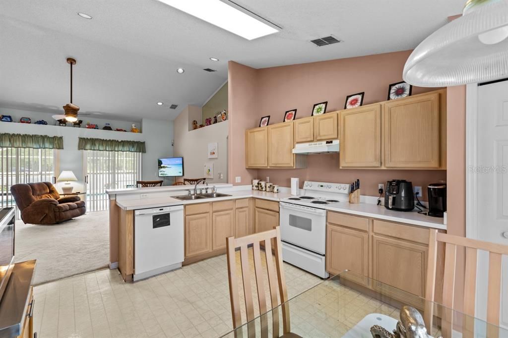 Active With Contract: $355,000 (3 beds, 2 baths, 1681 Square Feet)