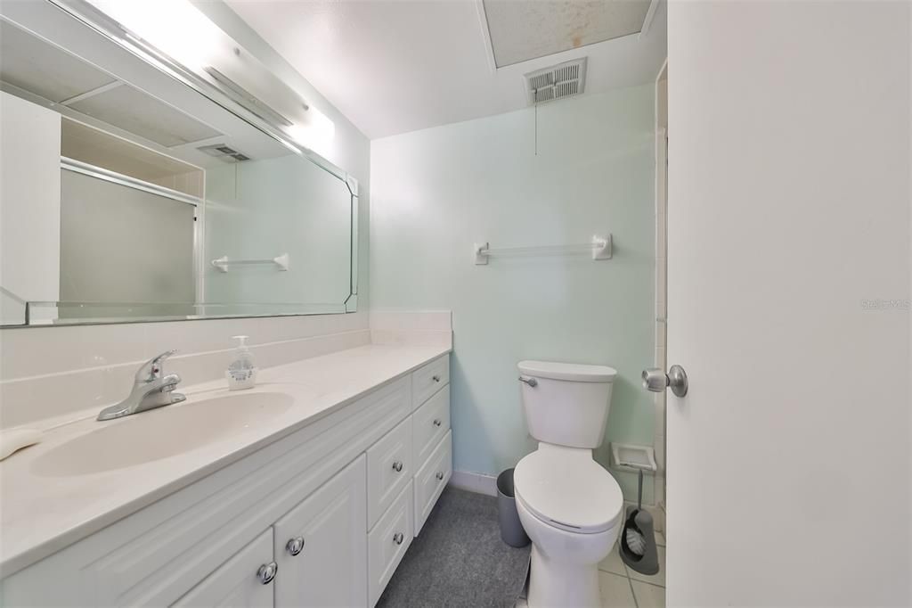 待售: $229,000 (2 贝兹, 2 浴室, 1370 平方英尺)