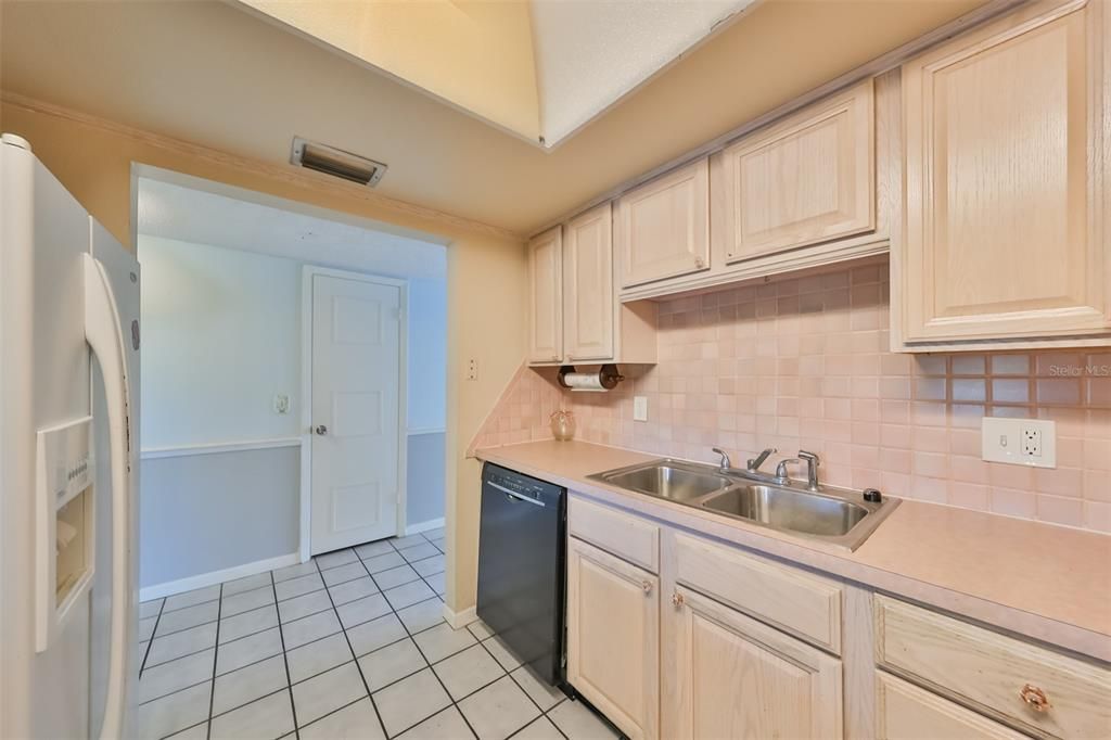 For Sale: $229,000 (2 beds, 2 baths, 1370 Square Feet)