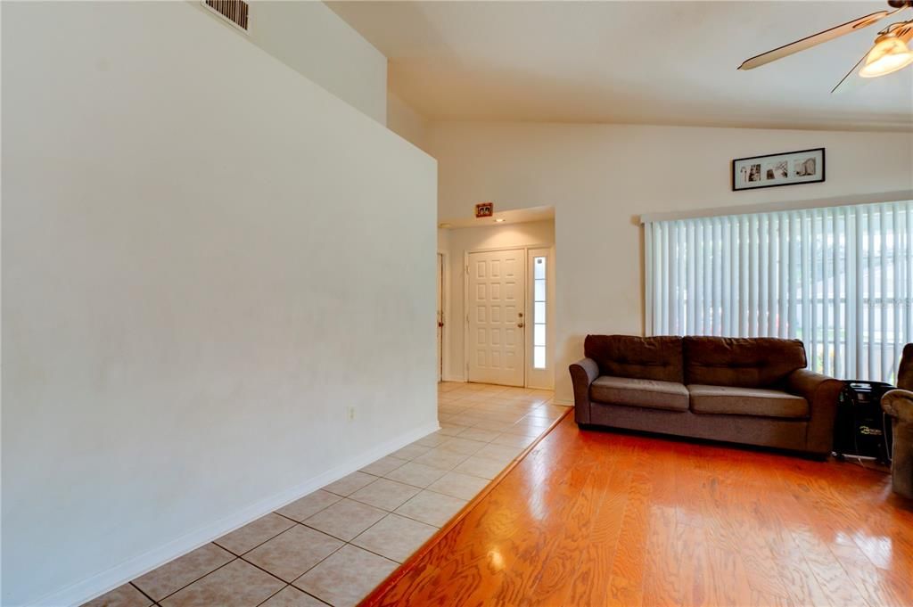 For Sale: $350,000 (3 beds, 2 baths, 1501 Square Feet)