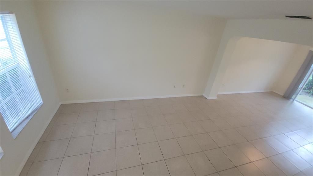 Recently Rented: $1,700 (2 beds, 1 baths, 1315 Square Feet)