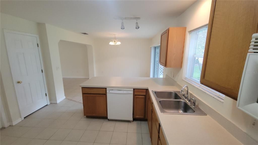 Recently Rented: $1,700 (2 beds, 1 baths, 1315 Square Feet)