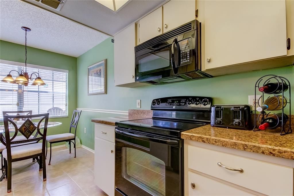 For Sale: $233,500 (2 beds, 2 baths, 1340 Square Feet)