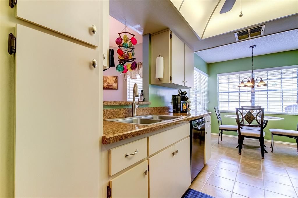 For Sale: $233,500 (2 beds, 2 baths, 1340 Square Feet)