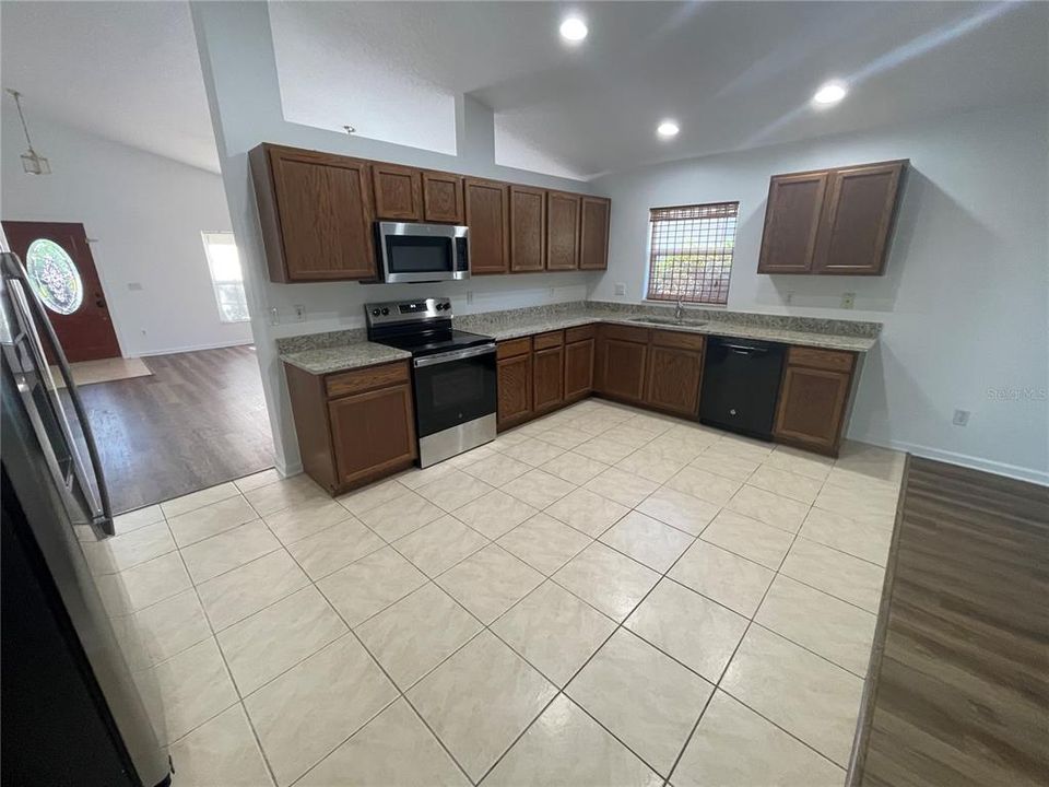 For Rent: $2,500 (3 beds, 2 baths, 1682 Square Feet)