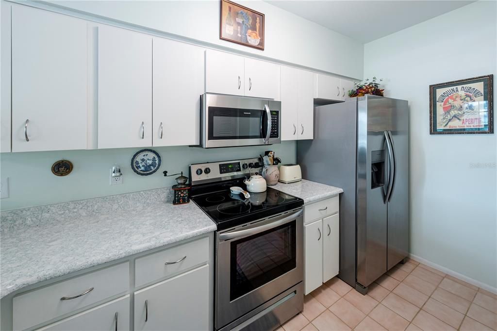 For Sale: $239,000 (2 beds, 2 baths, 1045 Square Feet)