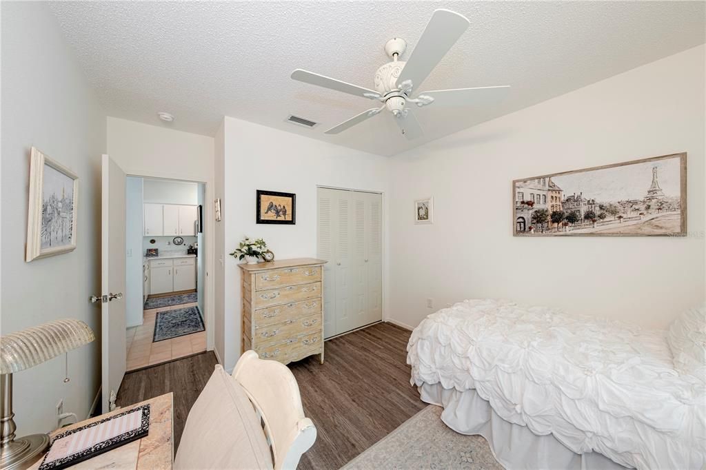 For Sale: $239,000 (2 beds, 2 baths, 1045 Square Feet)